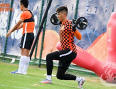 PG中国官网-季后赛氛围渐浓，各队积极备战迎接挑战