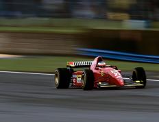 PG中国登录入口-F1街道赛之夜，当引擎咆哮遇见城市心跳，拉文如何将存在感拉满全场